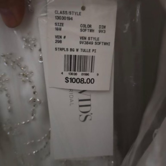 David’s Bridal white wedding dress - Picture 5 of 5